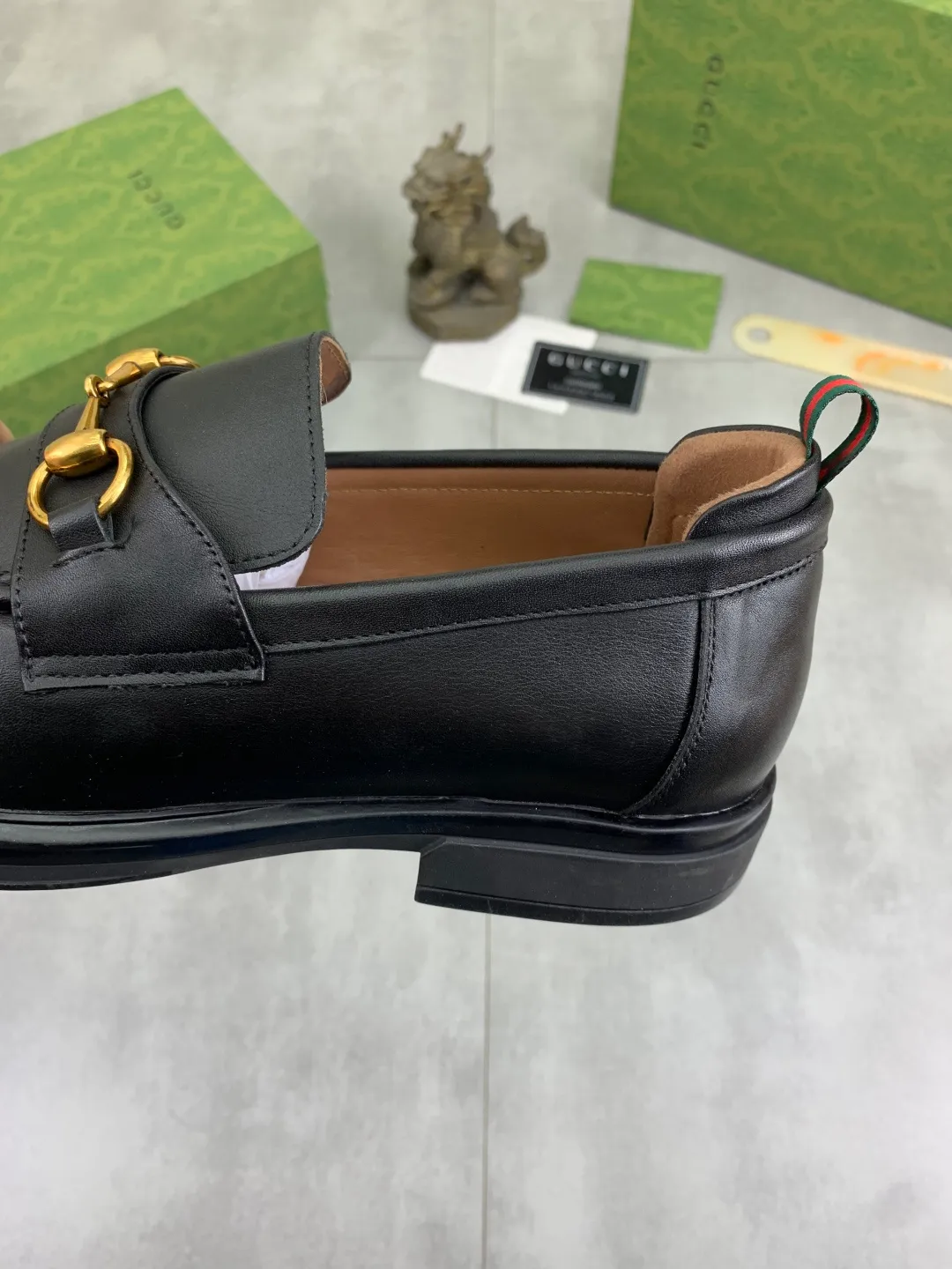 Men's shoes💰P500💰【New model, soft and comfortable Gucci classic business leather shoes hot selection (Gucci) official website latest Gucci 🎁 business leather shoes, hot style 💥 simple and elegant style, exclusive for trendy men. Unique official website latest brand original double G embossed element 👑Gucci Original decoration, fashionable and generous, made of original calfskin ✅ fully imported first-layer pigskin lining, official website designated wear-resistant, rubber business outsole, real-life photos of classic models at the counter 🎬38-44 (customized for 45) 3⃣️ colors available